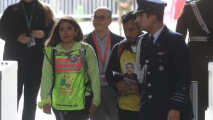 VIDEO - Mamá de Tomás Ross llegó a La Moneda: 