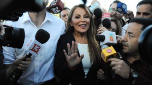 Pese a acusaciones de incumplimiento: Tribunal mantiene arresto domiciliario total de Cathy Barriga