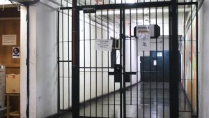 Interna fallece en cárcel de San Miguel y Gendarmería descarta intento de motín