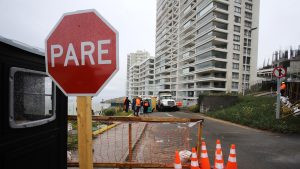 Sistema frontal: nuevo socavón en Reñaca obliga a evacuar más de 80 departamentos de edificio