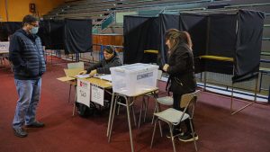 Detenidos, baja participación y críticas por poca difusión: los hechos que han marcado la mañana de las Elecciones Primarias 2024