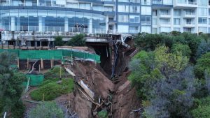 Delegación ordena evacuaciones de edificios Euromarina II y Eurovisión tras socavón en Reñaca