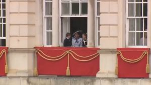 VIDEOS - Así fue la reaparición en público de Kate Middleton tras seis meses