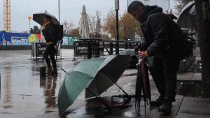 Serán dos sistemas frontales: revisa cuándo volverá la lluvia en Santiago