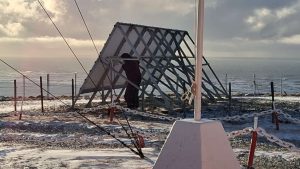 VIDEO - Así fue el retiro de los paneles solares argentinos de territorio chileno en el Estrecho de Magallanes