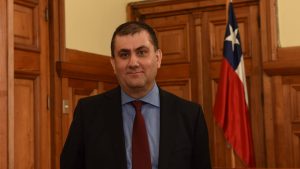 Quién es Guillermo de la Barra, el tercer juez que investigará las adopciones ilegales en Chile