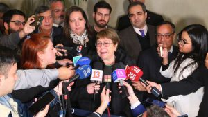 Michelle Bachelet se reúne con el oficialismo en el Congreso y descarta ser presidenciable: 