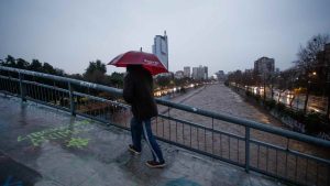 ¿Incluye Santiago?: las regiones donde vuelve la lluvia