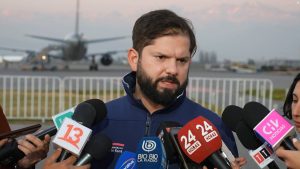 Boric descarta pedir la renuncia de Tohá y autoridades se reúnen en La Moneda por ola de homicidios