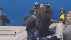 VIDEO - Carabineros fueron agredidos en medio de control de identidad en barrio Franklin