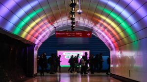 Metro cierra estaciones de Línea 5 por disturbios