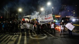 FOTOS - Protestas de manipuladoras de alimentos interrumpen el tránsito en varios puntos de Santiago