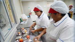 Colegios desmienten a Junaeb y acusan que no recibieron alimentos para sus alumnos
