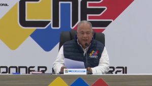Quién es Elvis Amoroso, el polémico presidente del CNE que anunció triunfo de Maduro en medio de acusaciones por fraude en Venezuela
