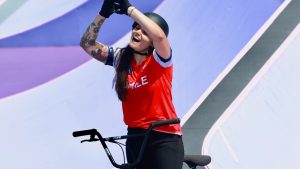 Orgullo chileno: Macarena Pérez clasifica la final de BMX Freestyle en París 2024