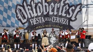 Fechas, entradas, artistas y horarios: todo lo que debes saber sobre la Oktoberfest Chile 2024