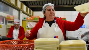 Paro de profesores: Junaeb confirma entrega normal de Programa de Alimentación Escolar