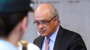 Estaba prófugo: Manuel Álvarez se entrega para cumplir condena por abuso sexual