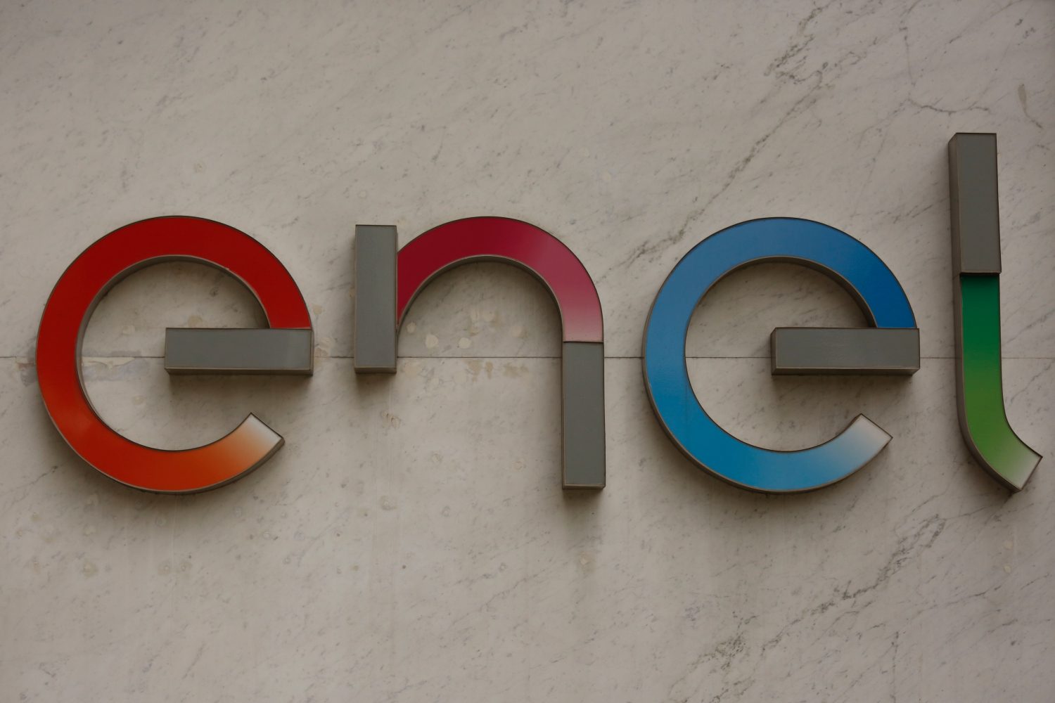 Ultimátum del Gobierno y SEC a Enel