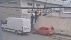 VIDEOS - Fusiles de guerra, granadas, quema de autos y billetes en la calle: los detalles del cinematográfico asalto a Brinks en Rancagua