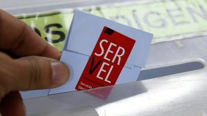 Encuesta Black&White: oficialismo saca ventaja frente a Chile Vamos en la antesala de las elecciones municipales