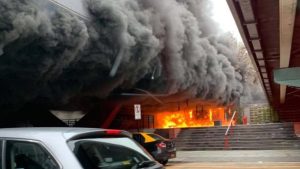 VIDEOS - Los registros que dejó el impresionante incendio en Metro Escuela Militar