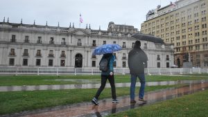 Vuelve la lluvia a Santiago: a qué hora empiezan las precipitaciones en la Región Metropolitana