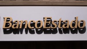 Dos ex trabajadores y un proveedor involucrados: así fue el millonario fraude a BancoEstado por más de $6.100 millones