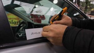 Vence el plazo del grabado de patentes: qué vehículos deben cumplir la medida en estos días