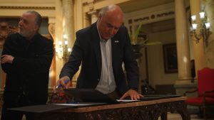 Aguas Andinas firma importante convenio para garantizar el acceso al agua potable de los vecinos de Pirque