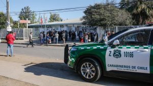Con ametralladoras: la violenta amenaza de autores de balacera en Bajos de Mena a funcionarios de Cesfam