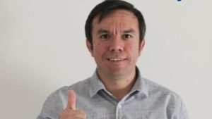 El día de furia de concejal de Santa Bárbara: mordió a carabinero, atacó a funcionarios y destruyó cámaras de seguridad