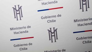 Revisa las ofertas laborales del Ministerio de Hacienda: sueldos alcanzan los $3 millones
