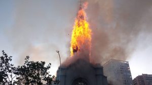 Estallido social: Fisco deberá pagar casi $3.000 millones por saqueo y quema de parroquia La Asunción