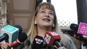 Desde el PC a Republicanos: defensa de Ángela Vivanco pide inhabilitar a 62 diputados en discusión de AC