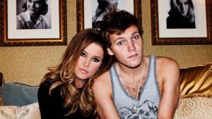 Tenía el cadáver de su hijo congelado en su casa: revelan las memorias póstumas de Lisa Marie Presley