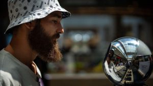 Sernac solicita a la Justicia suspender las operaciones de Worldcoin en Chile