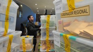 VIDEO - Retiro de urnas y rotura de sellos: así fue la apertura de mesas en el segundo día de votación