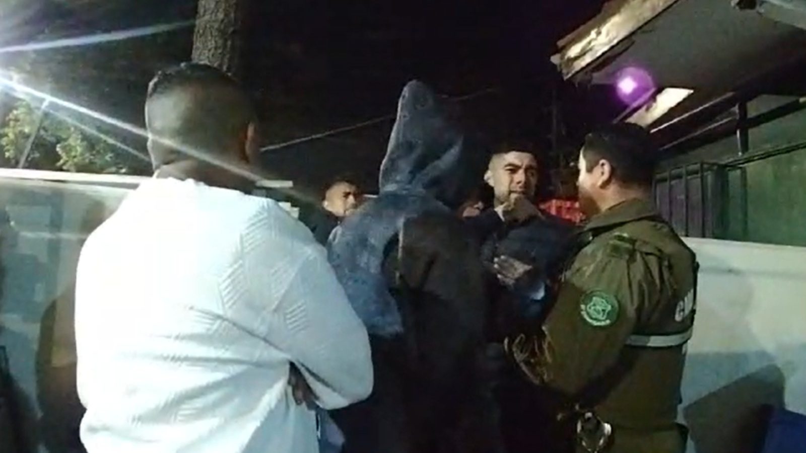 Arturo Vidal Leonardo Gil control de identidad Carabineros