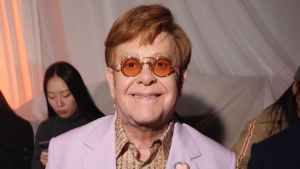 VIDEO - Elton John revela que perdió la visión un ojo y admite que su carrera está en pausa