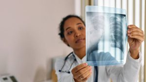 Ante el preocupante aumento de casos: cuáles son los síntomas de la neumonía atípica