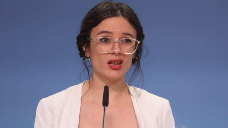 Camila Vallejo responde a dardos de Matthei: 