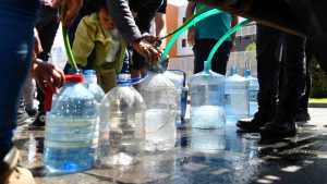 MAPA - Anuncian nuevo corte de agua en la comuna Santiago: revisa los sectores afectados y los puntos de abastecimiento