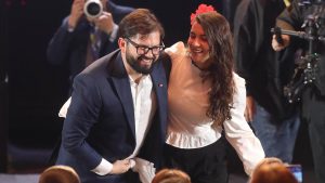 FOTO - Presidente Boric y Paula Carrasco agradecen muestras de cariño: 