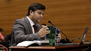 Caso Audios: incautan teléfono de abogado querellante del PS por filtraciones y la bancada del partido confirma su salida