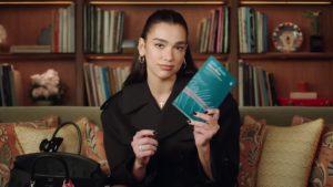 FOTOS – Incluye uno chileno: los libros en español que recomendó Dua Lipa