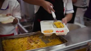 Menú TEA, celíaco y vegetariano: las exigencias de la Junaeb para los almuerzos en 2025