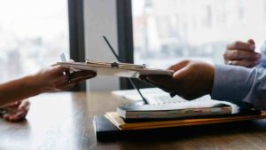 Mentir en el CV: cómo la tecnología identifica las trampas de los postulantes