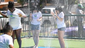 Conoce dónde están ubicadas las 43 plazas de agua, habilitadas por Aguas Andinas esta temporada en la Región Metropolitana