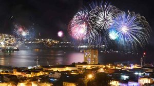 Año Nuevo 2025: revisa todos los lugares donde habrá fuegos artificiales en Santiago y regiones